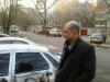 Артюшенко Игорь возле обрисованной машины в Запорожье