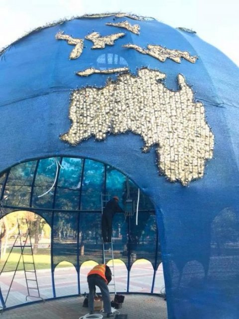 Глобус в парке Трудовой Славы (Запорожье)