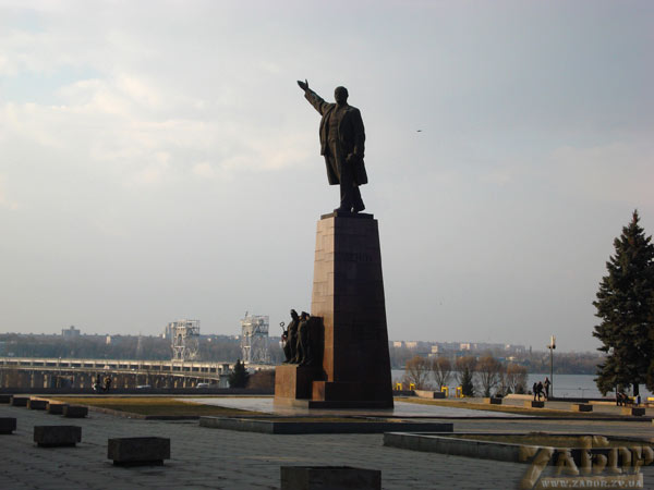 Памятник Ленину в Запорожье