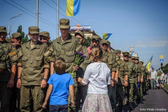 День Независимости в Запорожье: военные и дети