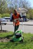 Коммунальщики косят траву в Запорожье