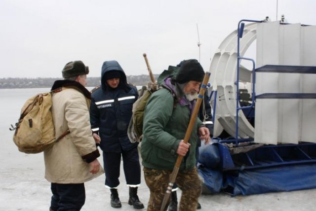 ГСЧС спасают рыбаков ГСЧС спасают рыбаков
