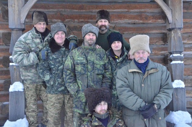 солдаты в шапках