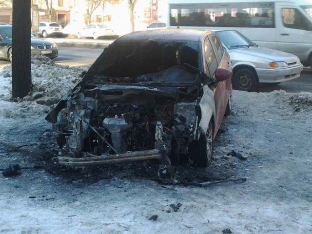 обгоревший автомобиль обгоревший автомобиль