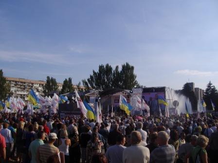 яценюк митинг_общий план яценюк митинг_общий план