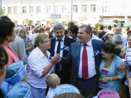бердянск_бакай и гончарук с народом бердянск_бакай и гончарук с народом