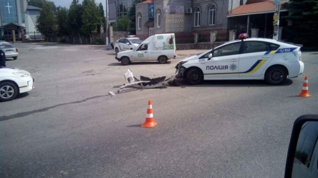 Полиция попала в ДТП в Запорожье Полиция попала в ДТП в Запорожье