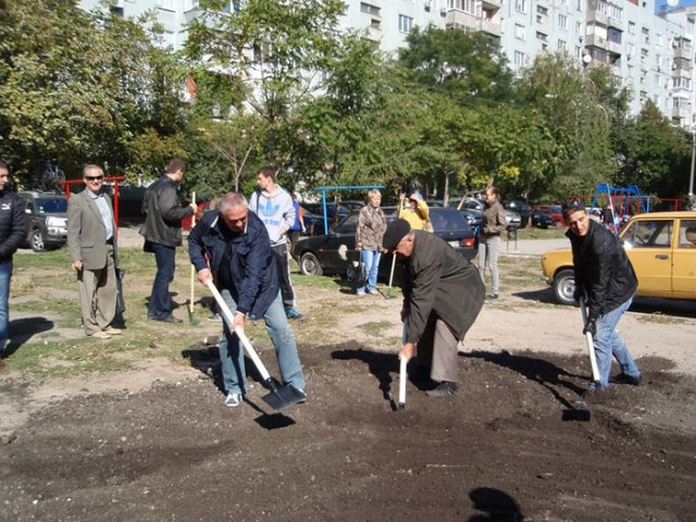 Субботник в Коммунаровском районе Запорожья