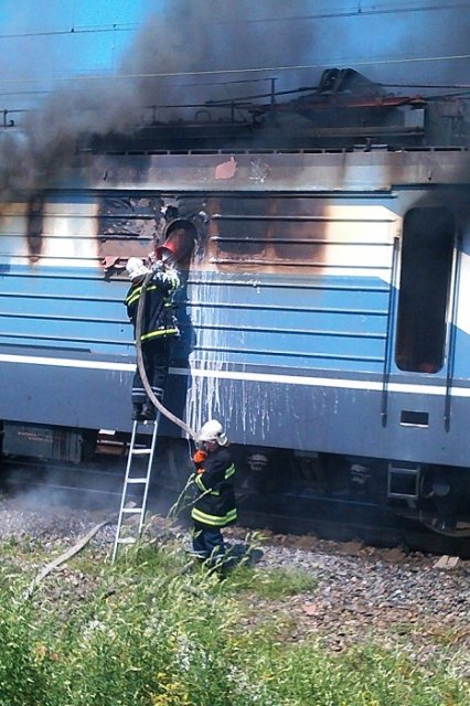 поезд горит